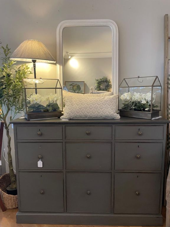 English Sideboard With 9 Graduated Drawers